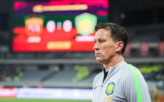 包含国际比赛日斯图加特调整名单以备NBA季后赛，主帅复盘环节打磨，震撼外界，临场指挥获称赞的词条