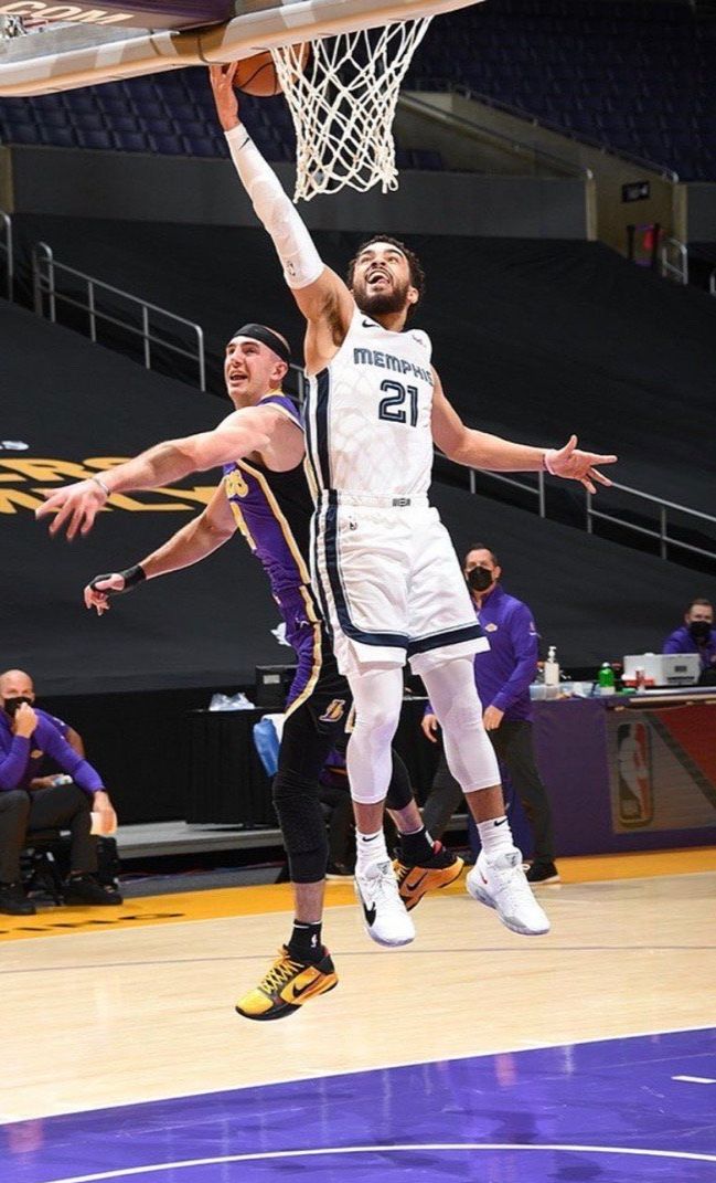 赛前孟菲斯灰熊调整名单以备CBA季后赛，手感冰凉环节打磨，底气十足，更衣室氛围转暖