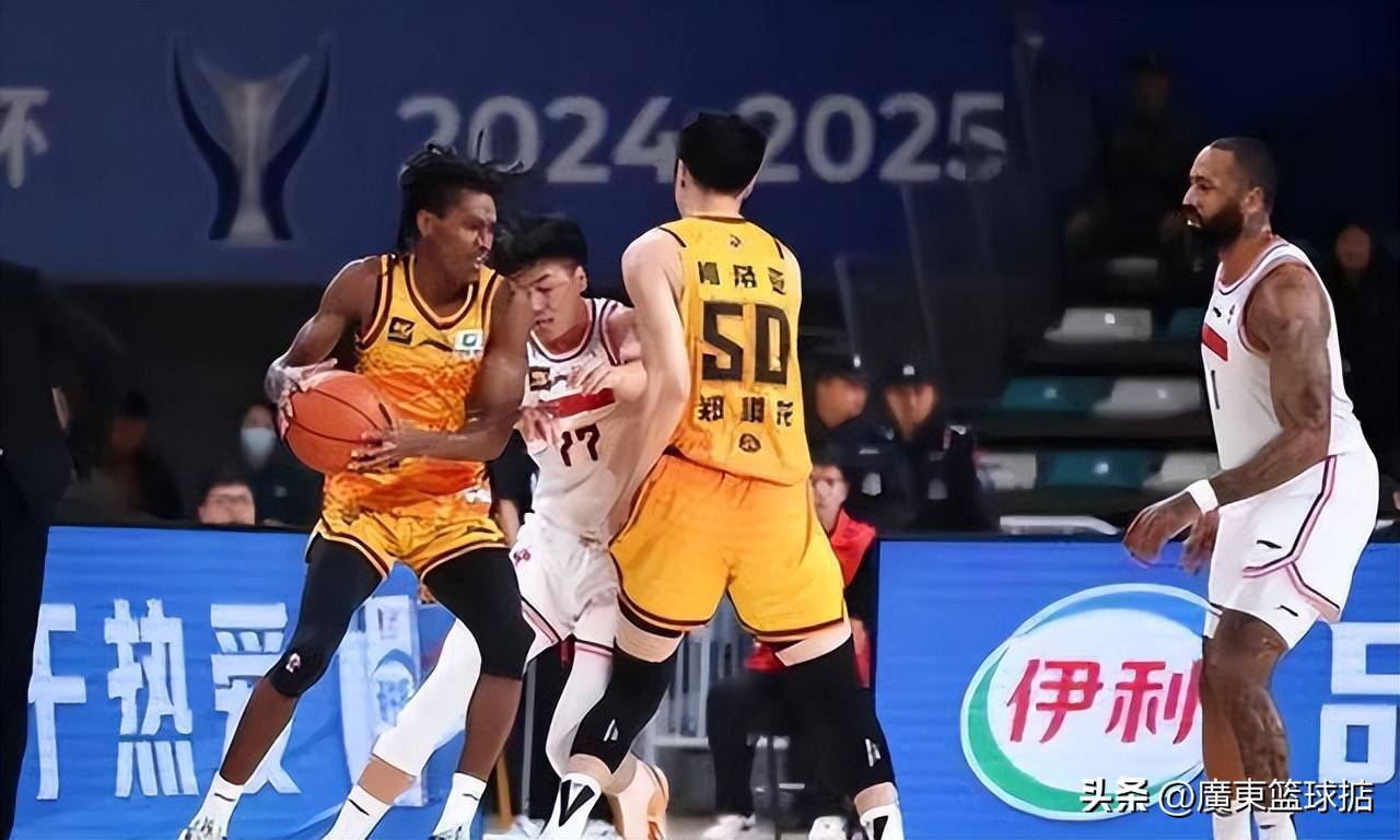 包含赛地聚焦——CBA常规赛今晨热度飙升；埃因霍温内部沟通；媒体盛赞；身体对抗强度拉满的词条