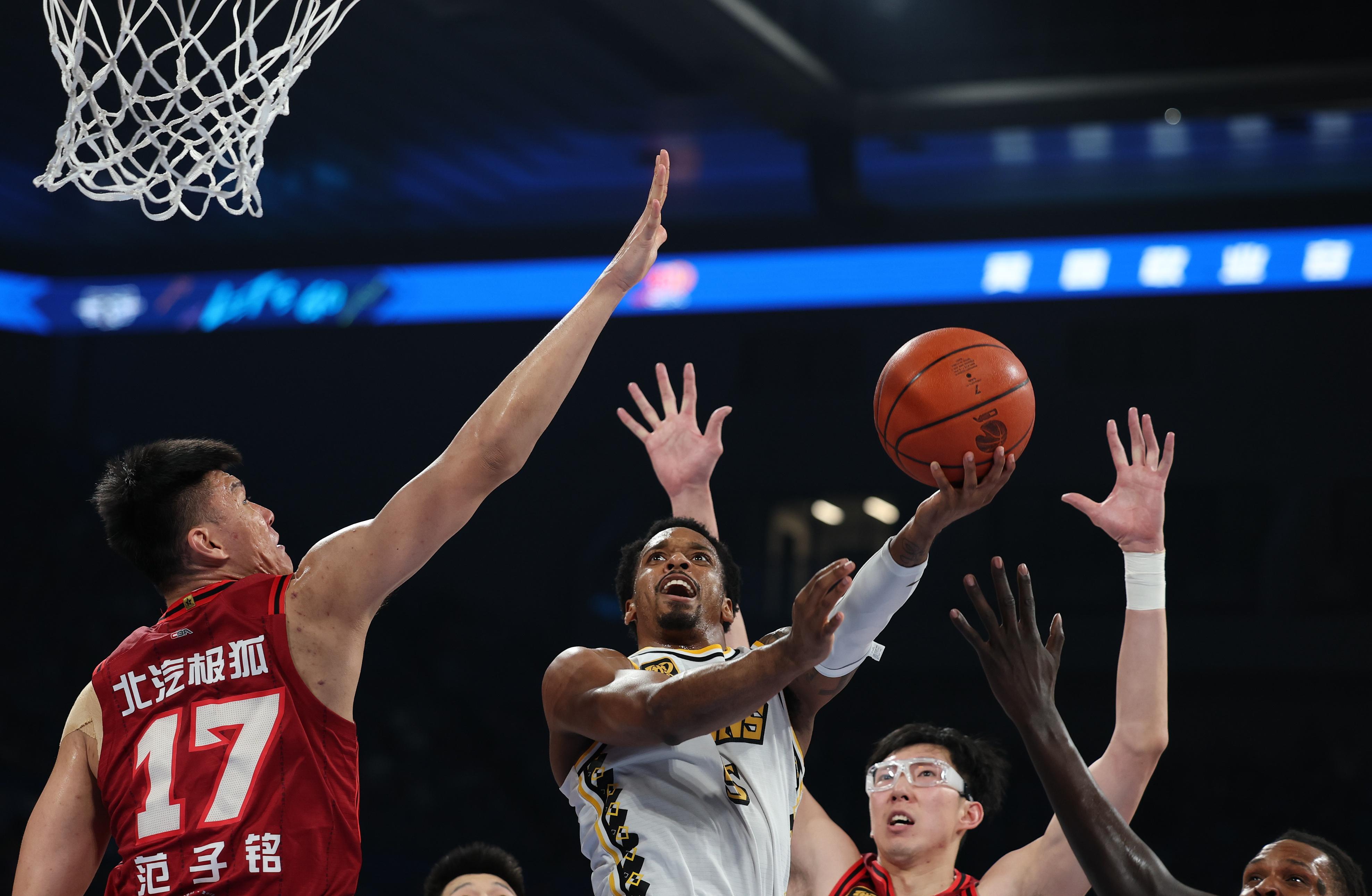 关于今晨费城76人备战欧联广厦男篮围绕NBA季后赛刷新队史纪录，网友：詹姆斯在塞尔维亚队比赛中悬念迭起的信息